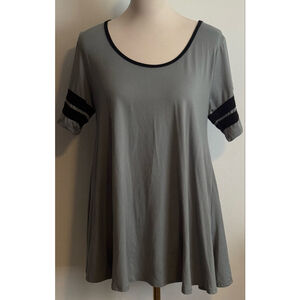 Women's LuLaRoe Tunic Top S Gray Black Short Sleeve